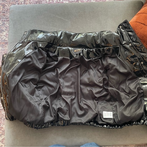 Glossy faux leather puffer - Picture 8 of 12